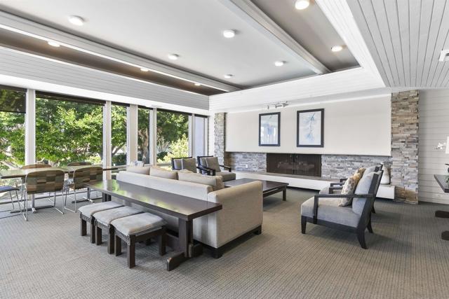 2071 Caminito Circulo Norte, La Jolla CA: https://media.crmls.org/mediaz/fea6d4de-b7d9-4d24-8395-ce95c8af46b0.jpg