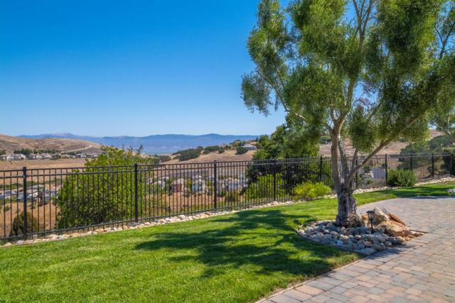 27812 Crowne Point Drive, Salinas CA: https://media.crmls.org/mediaz/fea6fd87-fa8e-4774-b4ac-101da731090d.jpg