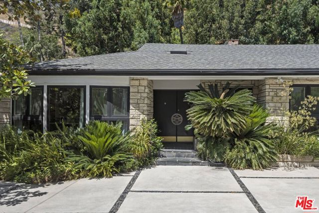 1949 Coldwater Canyon Drive photo 2