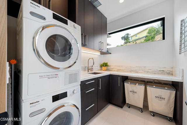 33433 Decker School Road, Malibu CA: https://media.crmls.org/mediaz/fea797f1-d4ab-4d29-84df-dcc4595faf38.jpg