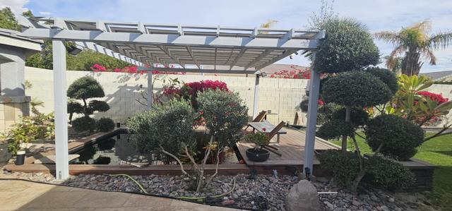 6 Voltaire Court, Rancho Mirage CA: https://media.crmls.org/mediaz/fea7ab58-e288-4b19-9f6e-fd643ff518bc.jpg