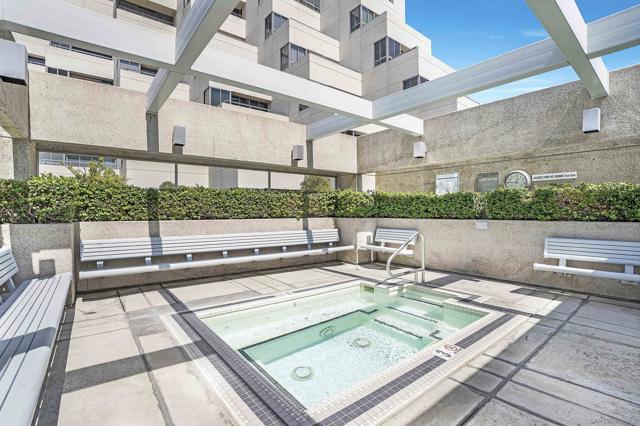 700 Front St, San Diego CA: https://media.crmls.org/mediaz/fea83256-19ab-41b5-b154-a6a2656a2cec.jpg