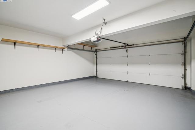 101 Carob Ln, Alameda CA: https://media.crmls.org/mediaz/fea91f6b-4522-4ae1-bedc-fc75c654b01c.jpg