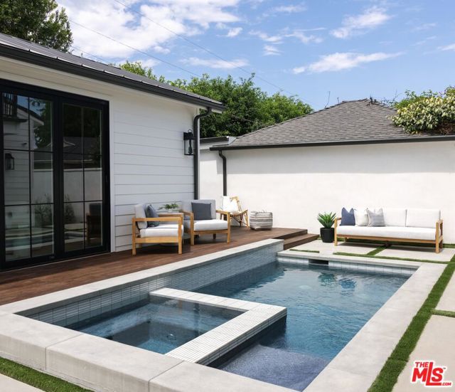 8363 Stewart Avenue, Los Angeles CA: https://media.crmls.org/mediaz/feaa9a5e-f3a3-4ddb-a847-e9d86489b6bc.jpg