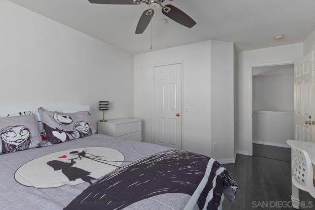 1889 Autumn Ln, Vista CA: https://media.crmls.org/mediaz/feaac11f-396f-416b-ae94-994bc6843fd4.jpg