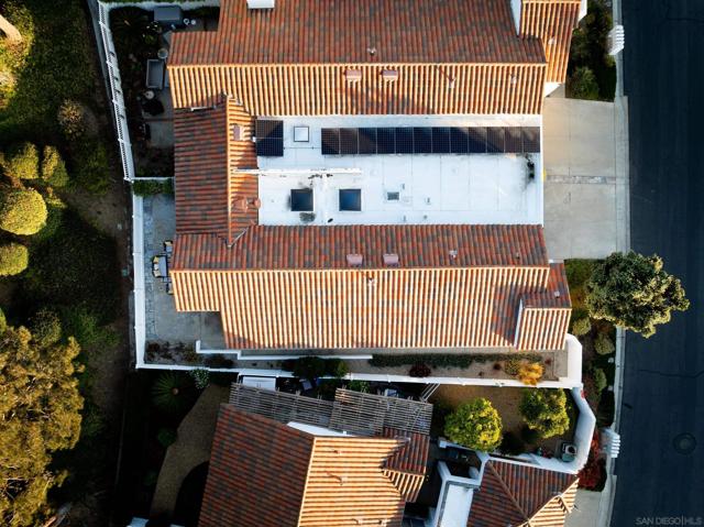 4710 Cordoba Way, Oceanside CA: https://media.crmls.org/mediaz/feaac338-5d0e-4a31-9f15-497830e2a67b.jpg