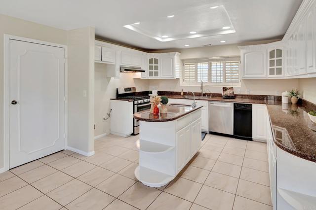Image 19 of 49 For 2340 Mount Elena Way