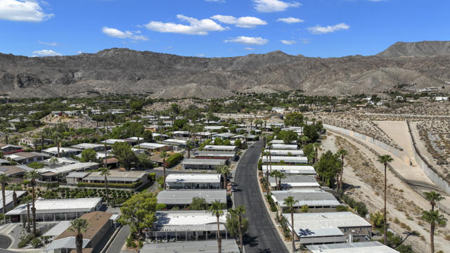 49305 Highway 74, Palm Desert CA: https://media.crmls.org/mediaz/feac026b-671d-4e1e-b6f1-ca53c8bce816.jpg