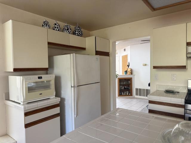 Detail Gallery Image 8 of 15 For 1826 via Cuarto, Oceanside,  CA 92056 - 3 Beds | 2 Baths