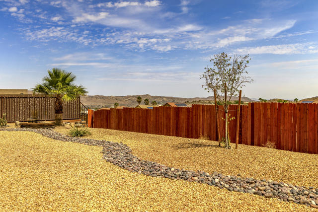 8680 Monument View Drive, Yucca Valley CA: https://media.crmls.org/mediaz/feac4533-20d7-419d-9bdf-9f44d3badd09.jpg