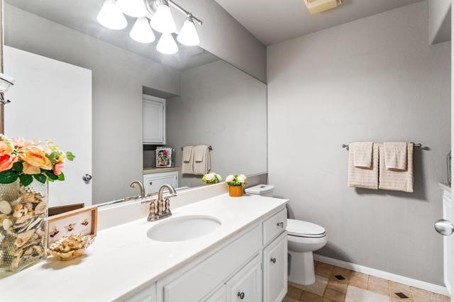 4610 Los Alamos Way, Oceanside CA: https://media.crmls.org/mediaz/feaca3c3-95d4-4589-8682-63ec5ec82fa3.jpg