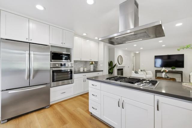 800 Fountain Park Lane, Mountain View CA: https://media.crmls.org/mediaz/feacadd6-aaec-42d9-b87b-3c32d4ad4b93.jpg