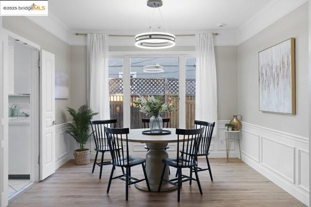 1030 Orchid Dr, Brentwood CA: https://media.crmls.org/mediaz/feadb492-a4d2-4939-a0a2-0fa277960fae.jpg