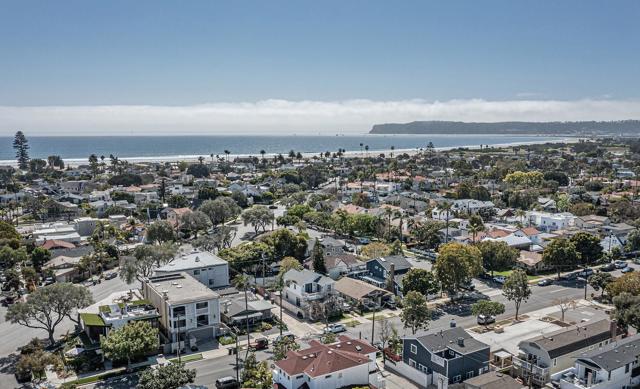 617 9Th St, Coronado CA: https://media.crmls.org/mediaz/feae39c6-9e16-418b-8741-0c52b81d40aa.jpg