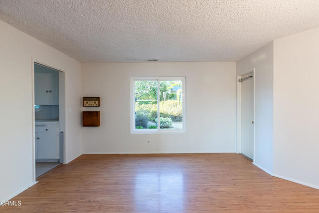 4901 Angeles Crest Circle, La Canada Flintridge CA: https://media.crmls.org/mediaz/feae482d-5552-49e8-81be-400883497d9b.jpg