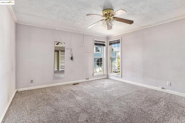 345 Benet Ct, Bethel Island CA: https://media.crmls.org/mediaz/feae66ca-4925-4a52-9cd1-19ae9aeddb13.jpg