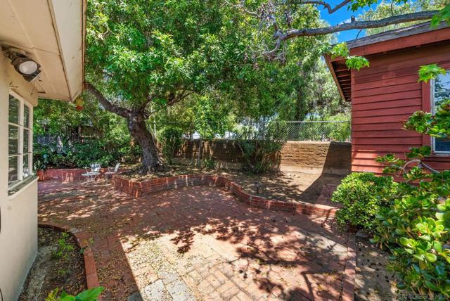 3958 Pringle Street, San Diego CA: https://media.crmls.org/mediaz/feae8ba6-5f85-46e5-93ff-63bfe3d4103d.jpg