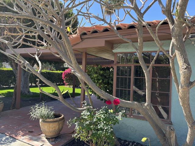 438 E Avenida Hokona, Palm Springs CA: https://media.crmls.org/mediaz/feaea4be-db01-4f3f-a976-ced6791fe22e.jpg