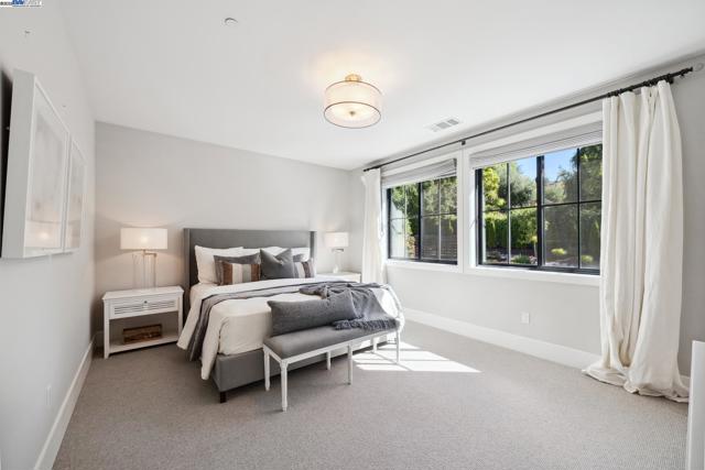 2621 Royal Oaks Dr, Alamo CA: https://media.crmls.org/mediaz/feaf25b0-0d09-42a2-bd6c-d3a0fa2d508a.jpg