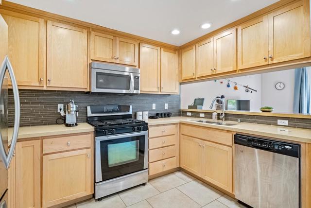 1035 Scotia Terrace, Sunnyvale CA: https://media.crmls.org/mediaz/feaf7903-e54e-4333-917a-70852011ae3d.jpg