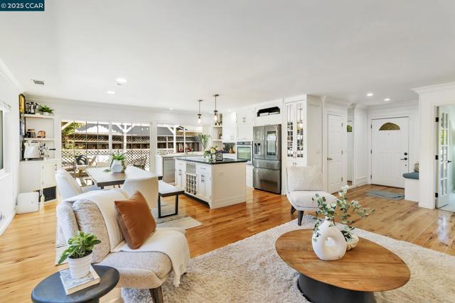 16 Belfast Pl, San Ramon CA: https://media.crmls.org/mediaz/feafb4e8-691e-4a4c-9d1e-f6a02d61afd5.jpg