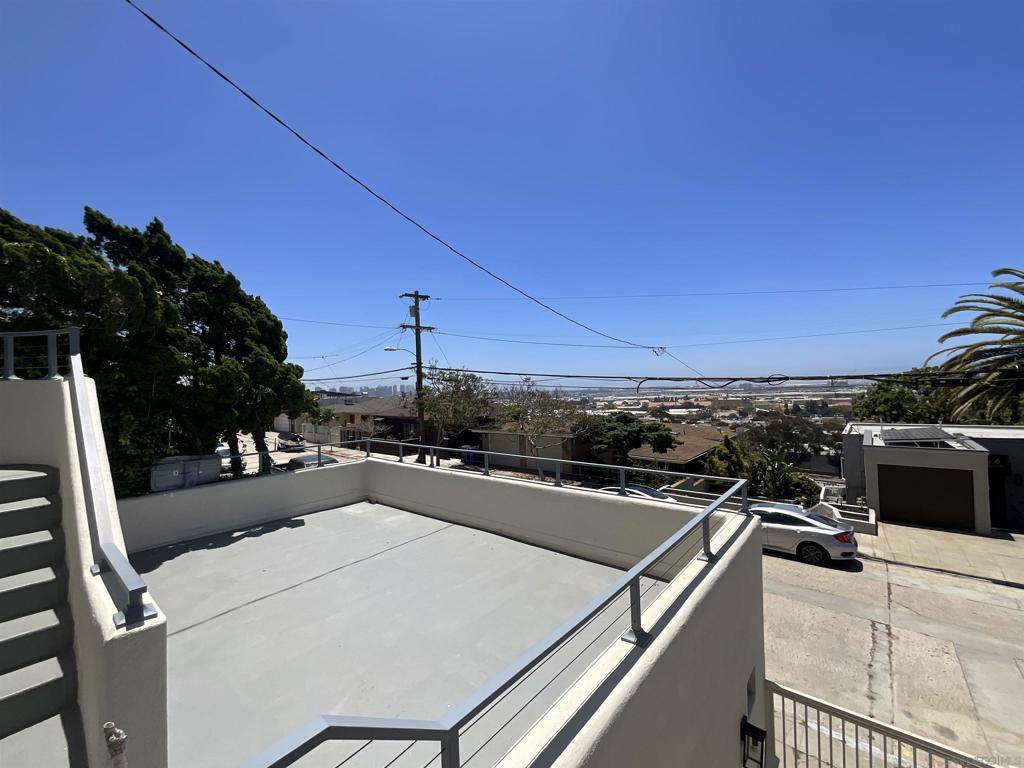 MLS #250033043SD img 10