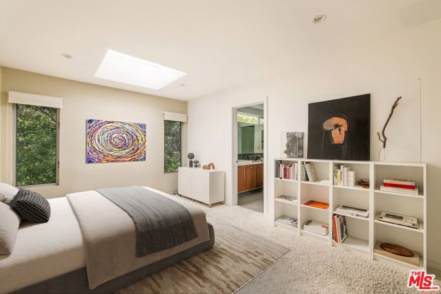 11115 Dona Pegita Drive, Studio City CA: https://media.crmls.org/mediaz/feb07b41-c7cc-4f07-ae9a-e20e53fe23cc.jpg