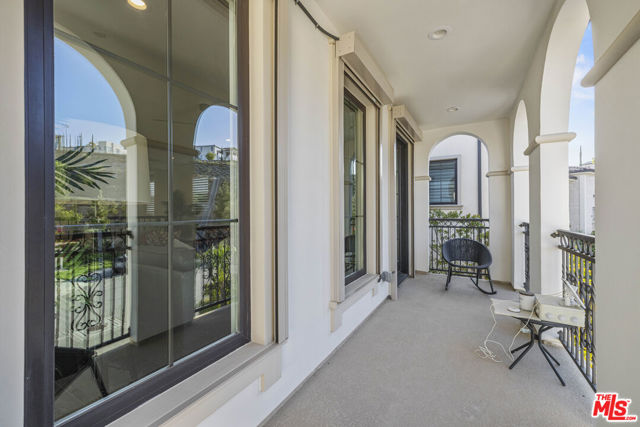 20162 W Cromwell Way, Porter Ranch CA: https://media.crmls.org/mediaz/feb09591-d945-4f4e-858e-f88502a4e581.jpg