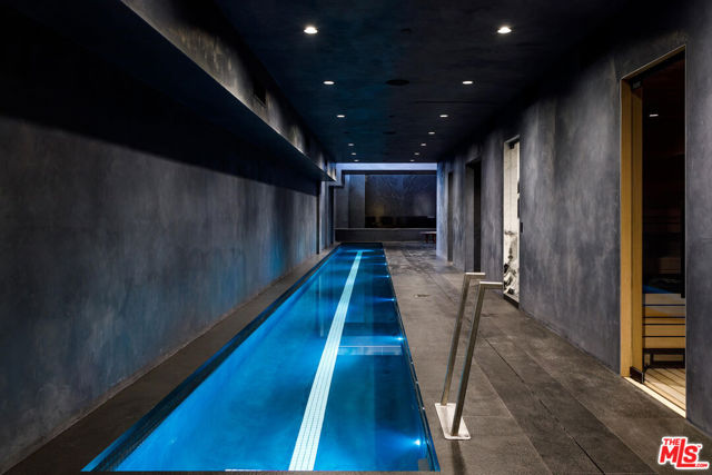 10697 Somma Way, Los Angeles CA: https://media.crmls.org/mediaz/feb0f9ea-070b-4526-9287-b1b8767abc24.jpg