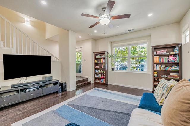 361 W Evelyn Avenue, Mountain View CA: https://media.crmls.org/mediaz/feb16981-08aa-4914-99b3-37b89db14fbe.jpg