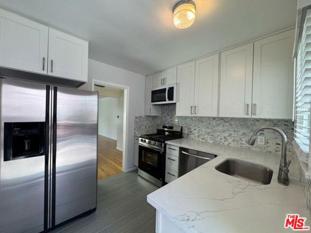3745 S Victoria Avenue, Los Angeles CA: https://media.crmls.org/mediaz/feb1b37c-34c4-4fd8-ad31-084d8f495a87.jpg