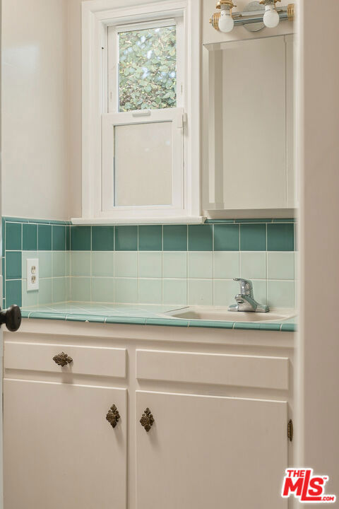 14212 Leadwell Street photo 19