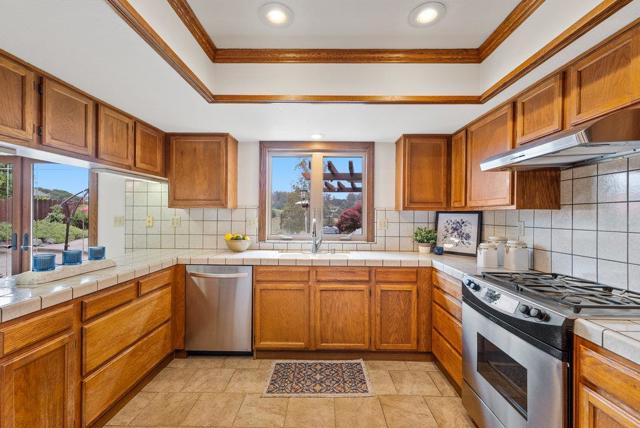 17529 Cross Road, Salinas CA: https://media.crmls.org/mediaz/feb239fa-6982-4969-8d98-6537f1327c98.jpg