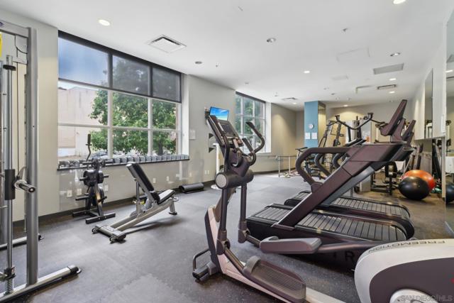 300 W Beech St, San Diego CA: https://media.crmls.org/mediaz/feb269de-01d7-431f-a2e3-b5e6acc433fe.jpg