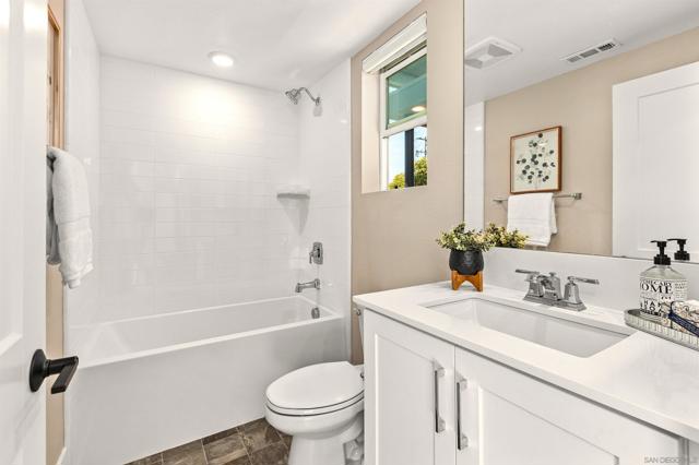3979 Shasta St, San Diego CA: https://media.crmls.org/mediaz/feb26b62-f437-4dbc-88f4-127749f28a14.jpg