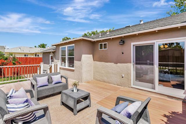 1359 Madera Avenue, Menlo Park CA: https://media.crmls.org/mediaz/feb2c7c9-0720-402e-bed2-e0eab424213d.jpg