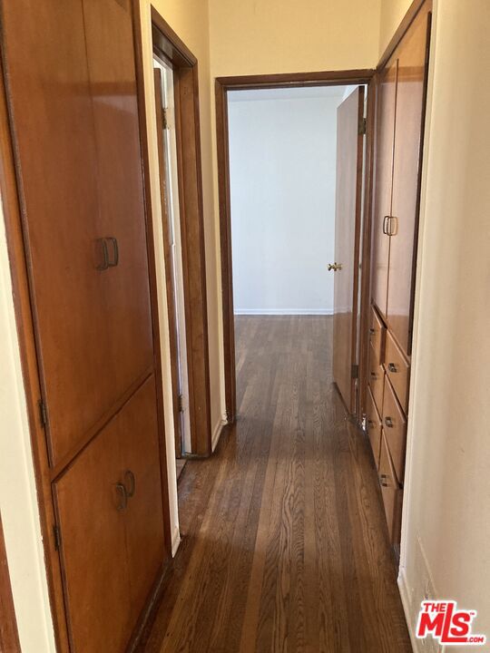 1242 S Point View Street, Los Angeles CA: https://media.crmls.org/mediaz/feb305da-26da-4504-8304-50da0c2f9172.jpg