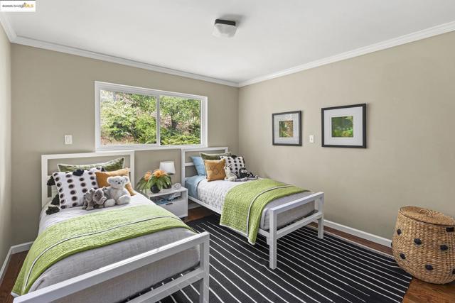 21 Maggiora Ct, Oakland CA: https://media.crmls.org/mediaz/feb390dc-ea61-44d5-911c-3909f12b4ef6.jpg