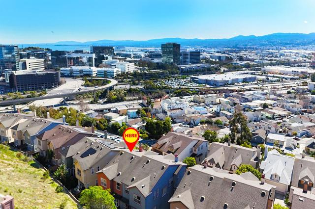 36 Pointe View Place, South San Francisco CA: https://media.crmls.org/mediaz/feb3f000-43a6-4ffd-969b-4b208096ee1f.jpg