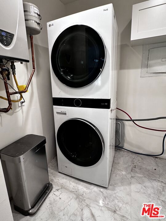 643 N Vista St, Los Angeles CA: https://media.crmls.org/mediaz/feb400a3-c7a9-4398-bb59-ce0f48c51ba0.jpg