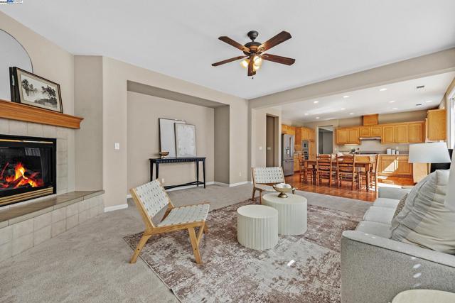703 Seminole Ct, Discovery Bay CA: https://media.crmls.org/mediaz/feb40a63-e524-470d-a3c1-9891ce4072fd.jpg