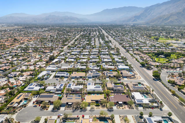 1069 Azure Court, Palm Springs CA: https://media.crmls.org/mediaz/feb446a6-b39c-489e-8449-d402585f430d.jpg