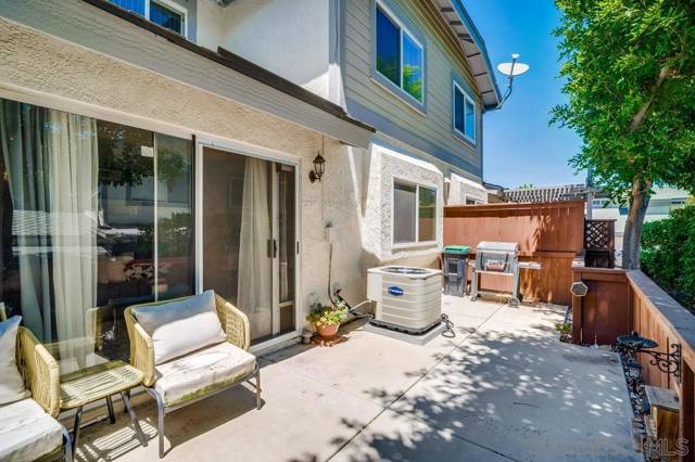 1721 Maxwell Ln, Corona CA: https://media.crmls.org/mediaz/feb478f7-ffbb-4596-826e-d3a753b8da52.jpg