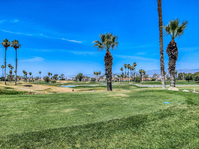 153 Desert Falls E Drive, Palm Desert CA: https://media.crmls.org/mediaz/feb4b62c-f9e4-4ee7-a230-8df6d5df2a4c.jpg
