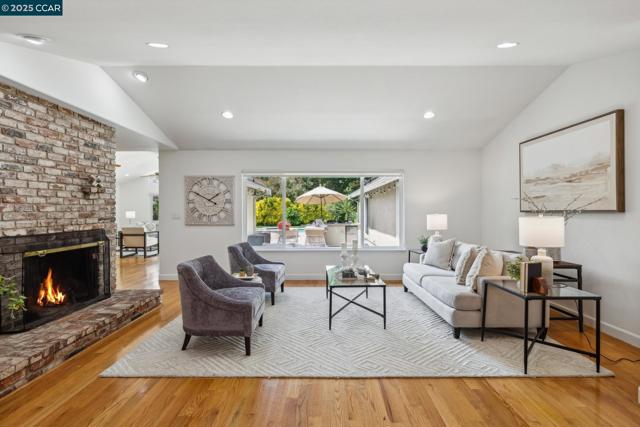 1450 Finley Ln, Alamo CA: https://media.crmls.org/mediaz/feb4cf73-09cb-4721-92e9-e8fe4cd4b777.jpg