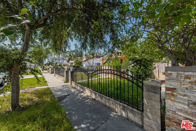 7805 Whitsett Avenue, Los Angeles, California 90001, ,Multi-Family,For Sale,Whitsett,24437463