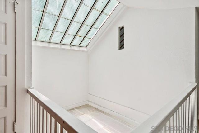 1312 3Rd St, Coronado CA: https://media.crmls.org/mediaz/feb51a0b-a642-40a6-948c-019cc7f13700.jpg