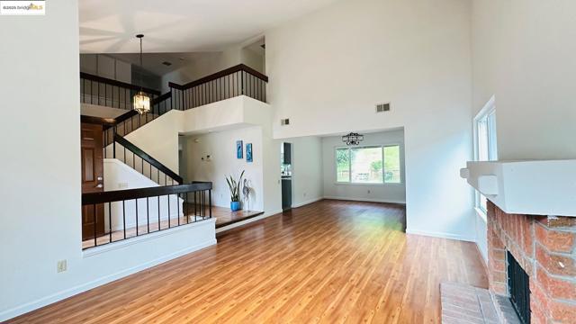 3593 Morningside Dr, Richmond CA: https://media.crmls.org/mediaz/feb58145-79b2-4de2-8738-8c9ba1b74cf4.jpg