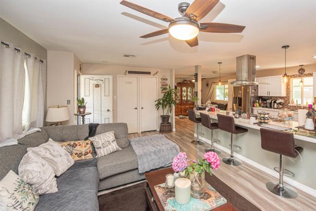 1010 Bobier Dr E, Vista CA: https://media.crmls.org/mediaz/feb5994b-c9a4-4e5a-baef-ba3bcc81dc36.jpg