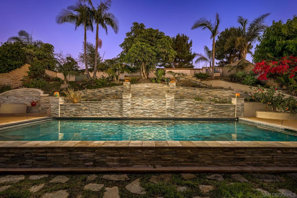 MLS #250033578SD img 1